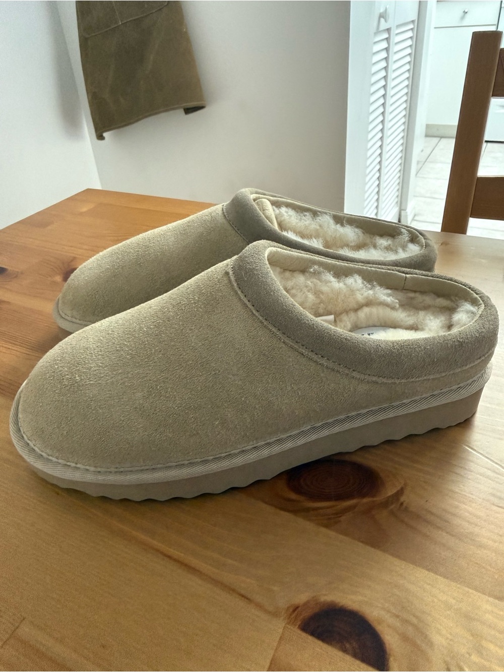 Quince Women's Australian Shearling Clog Slipper 2.0 - Light Sand